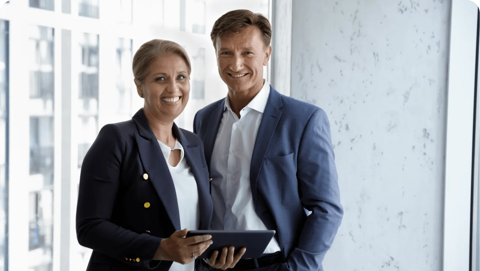 2 glückliche Unternehmer, die dank THEFABERS skalieren konntest